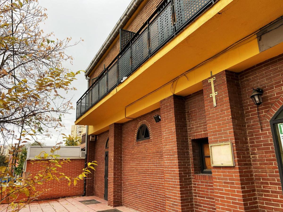 Hostel Space Capsule Madrid Exterior photo