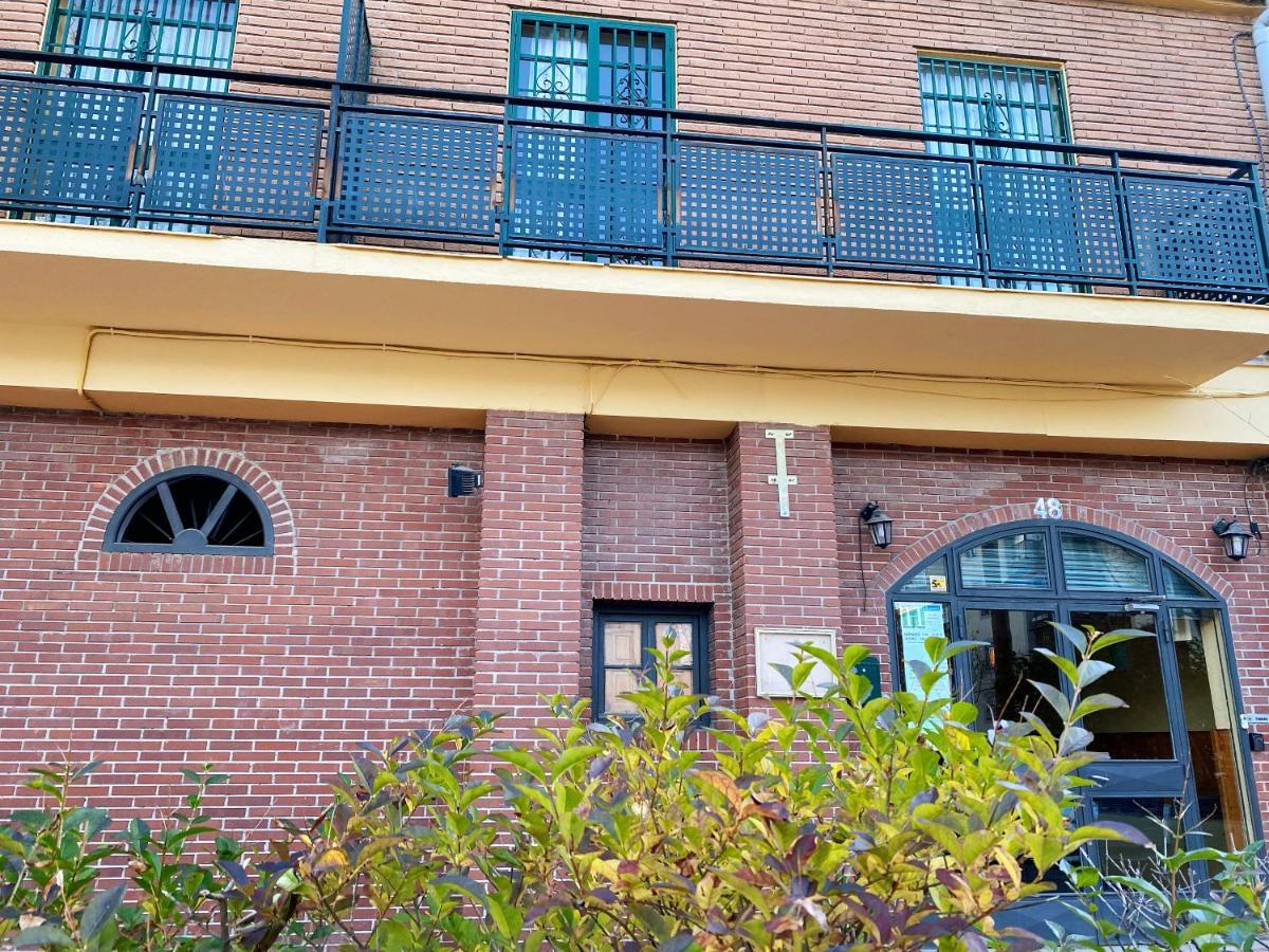 Hostel Space Capsule Madrid Exterior photo