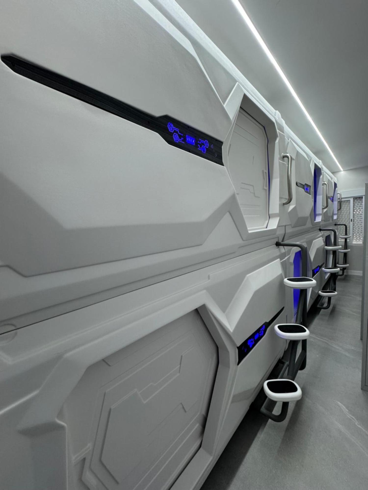 Hostel Space Capsule Madrid Exterior photo